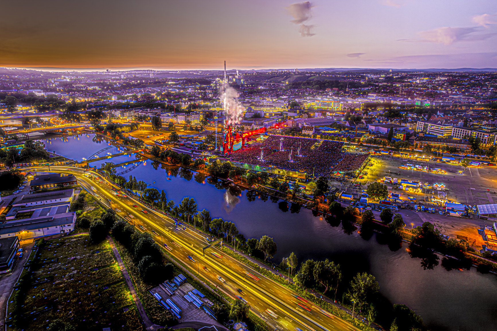 Bild S 39 Preis im download 1000.- Euro zzgl. Steuer. Rammstein